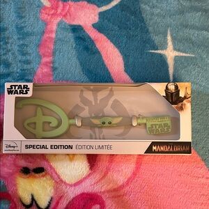 Disney Star Wars Mandalorian, Grogu collectable key NWT